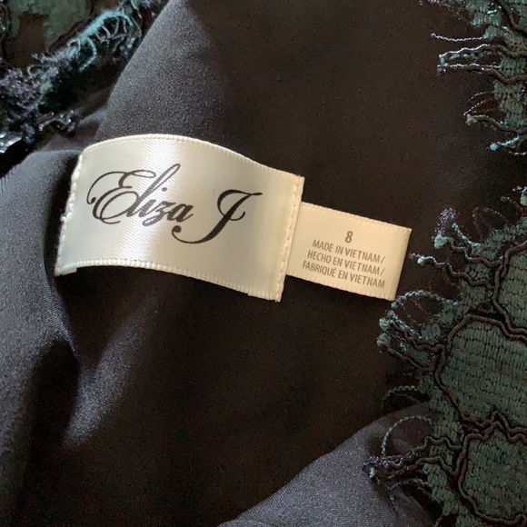 Eliza J Tulip Hem Lace Dress - Picture 13 of 16